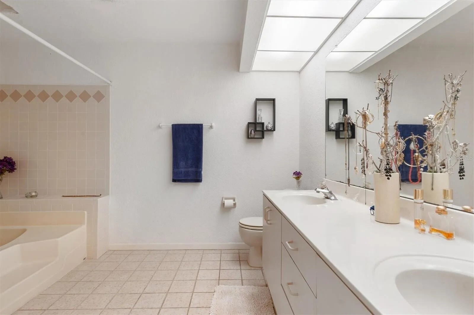 Master bathroom #1 - 745 Pinellas Bayway S