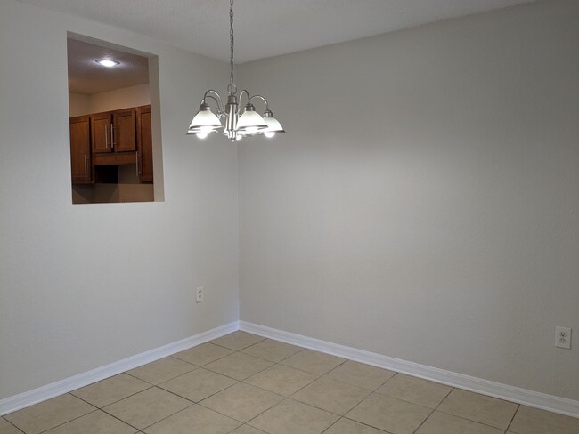 Building Photo - First Floor 1 Bedroom, 1 Bathroom Condo in...