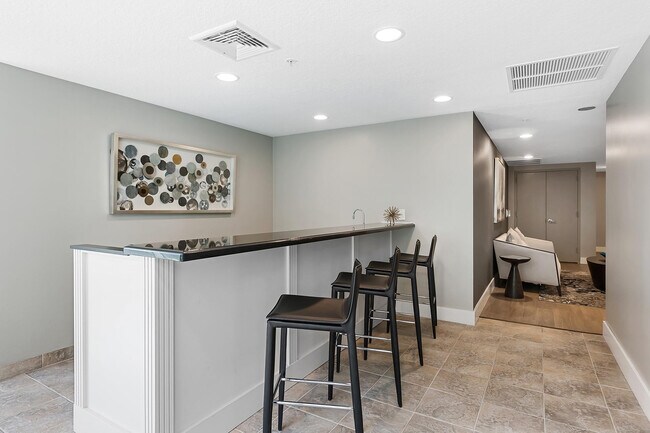 Building Photo - 715 Bayshore Dr