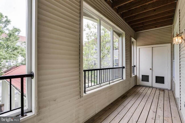 Building Photo - 2111 Ganton Green