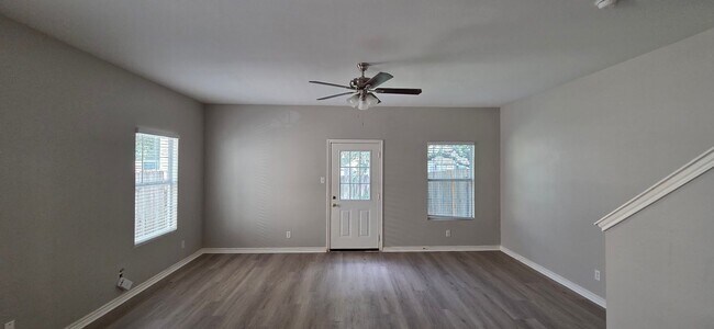 Building Photo - Kingsbury Townhome Northwest Medical Cente...
