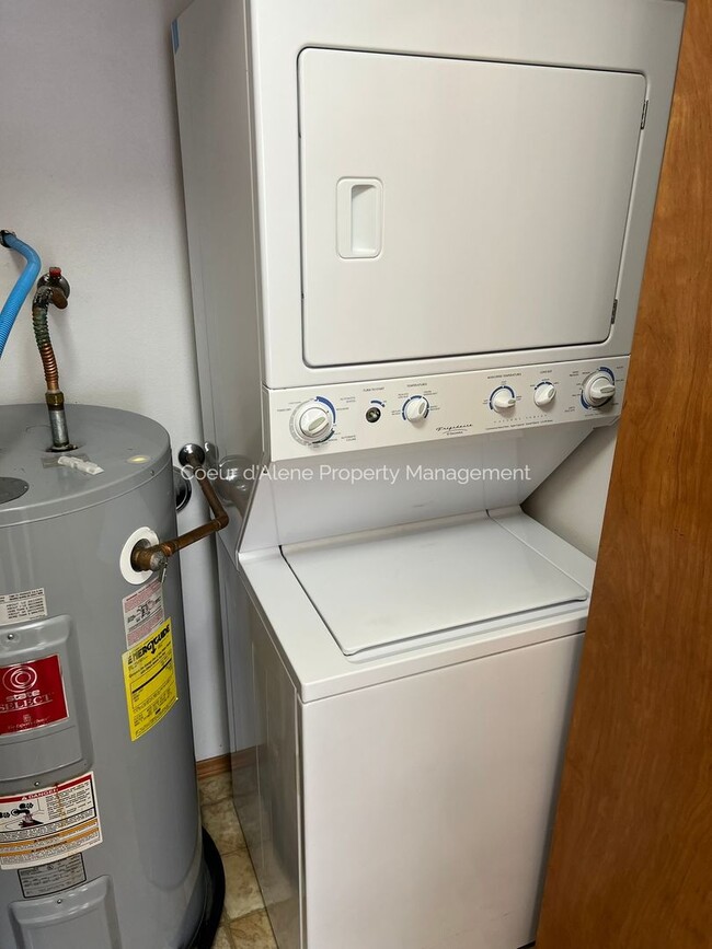 Building Photo - 1135/1137/1139 W Sumac