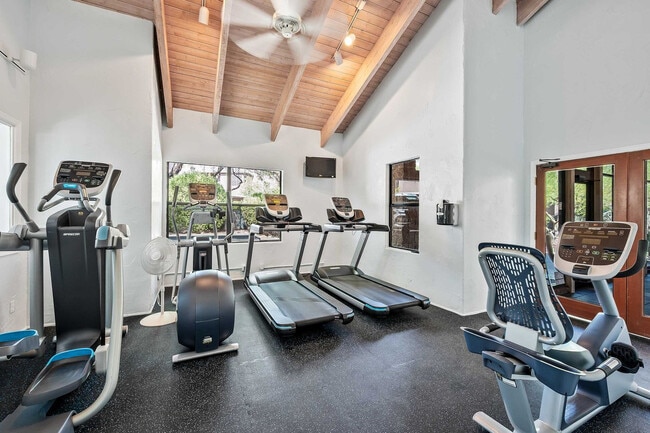 Building Photo - 6655 N Canyon Crest Dr