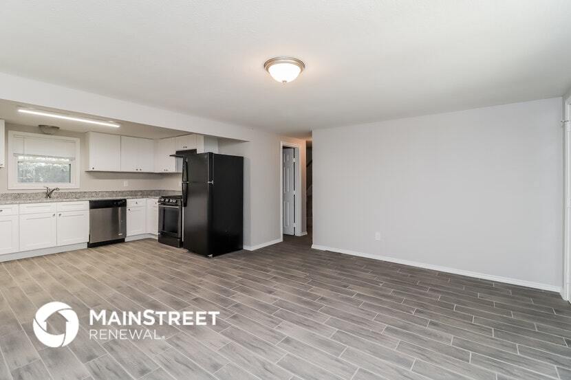 Building Photo - 161 E Shore Dr