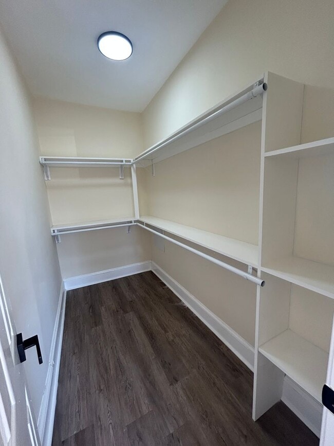 Building Photo - 423 Righter St