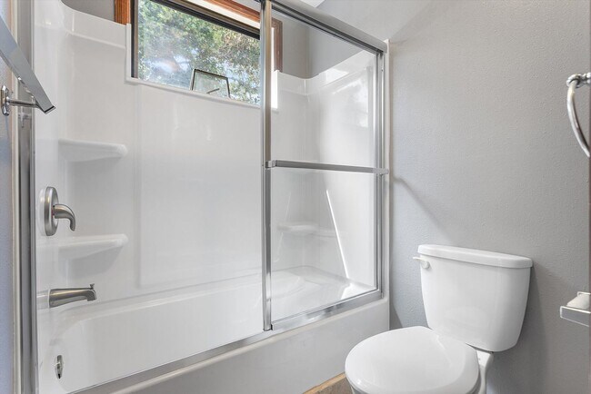 Building Photo - 1527 Verdi St