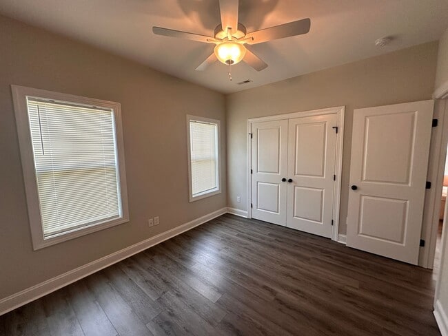 Building Photo - 2 Bedroom 2 Bathroom Home