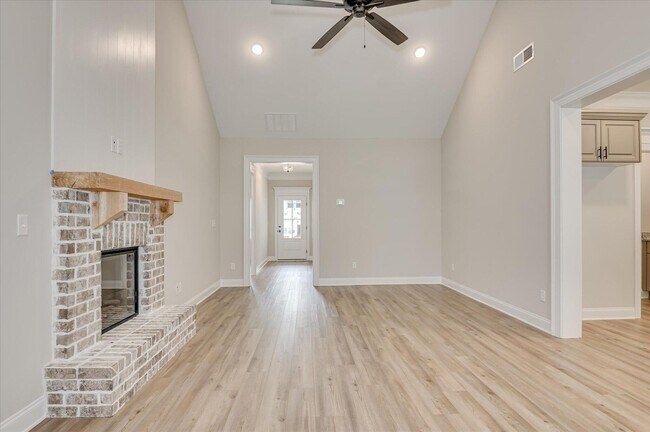 Building Photo - 136 Tanager Ln