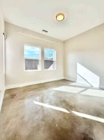 Building Photo - 2139 Judson St