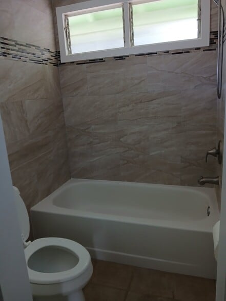 Building Photo - 388 A S High St