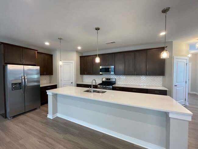 Building Photo - Beautiful Townhome located in Pineville, NC