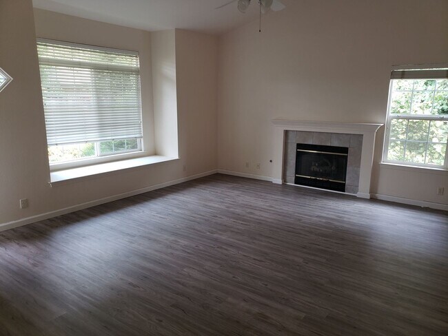 Building Photo - Wonderful Shastan Home!