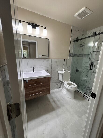 Bathroom - 1369 Phelps Ave