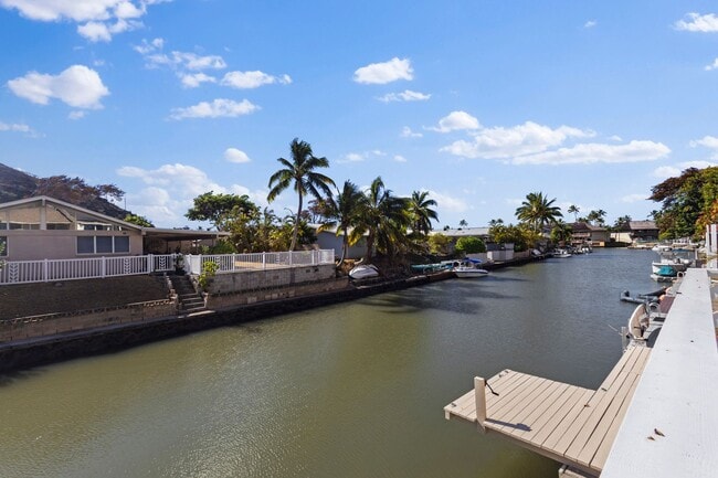 Building Photo - Waterfront living in this Hawaii Kai Marin...