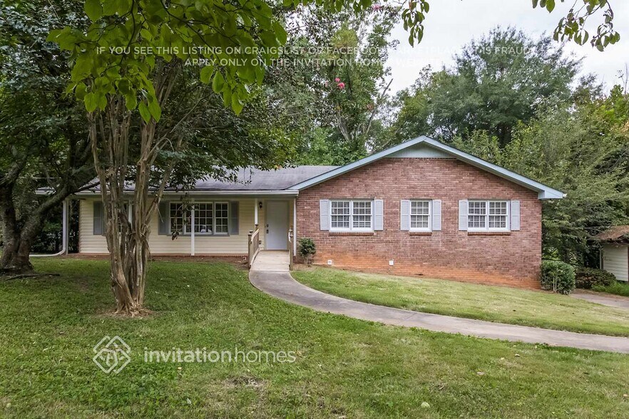 Building Photo - 680 Foxcroft Cir SE