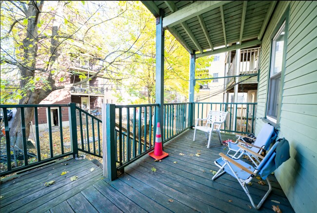 Building Photo - UPDATED MISSION HILL 4 BED/2 BATH WITH EASY TRAIN ACCESS