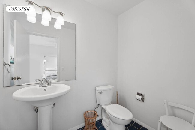 Building Photo - 39 Seaside Ave