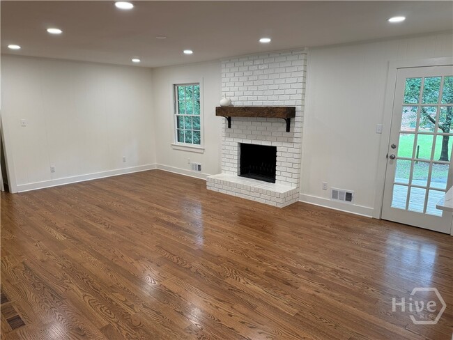 Building Photo - 185 Landor Dr