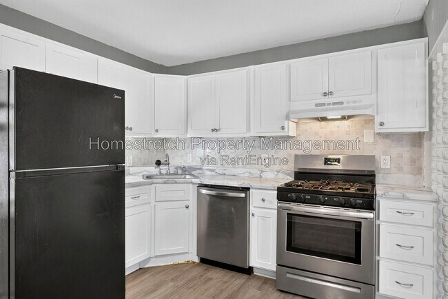 Building Photo - 2247 Hollis Dr