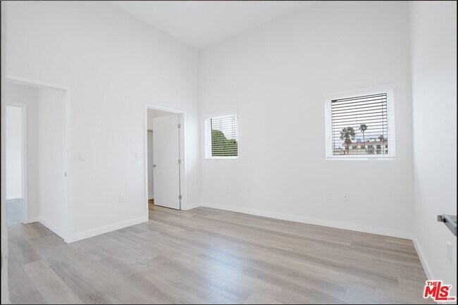 Building Photo - 8532 Cashio St