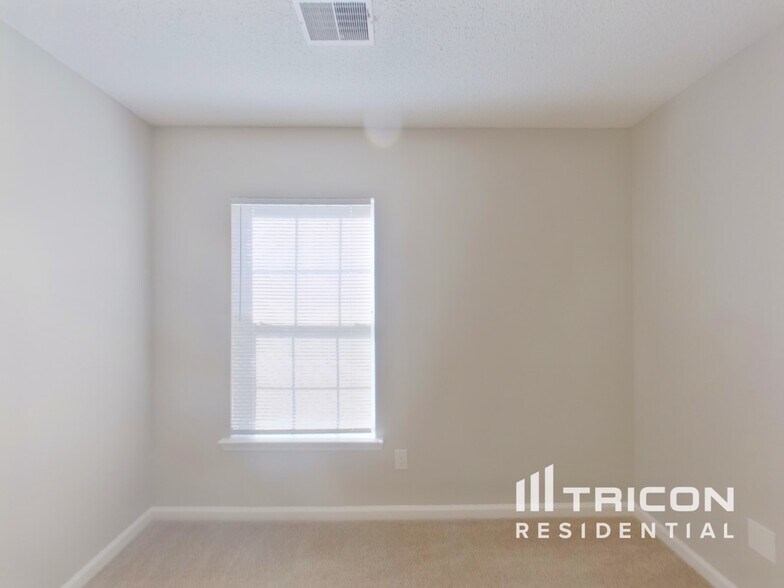 Building Photo - 124 Wigmore Ln