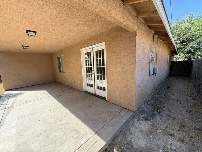 Building Photo - 1747 W Connelly Ave