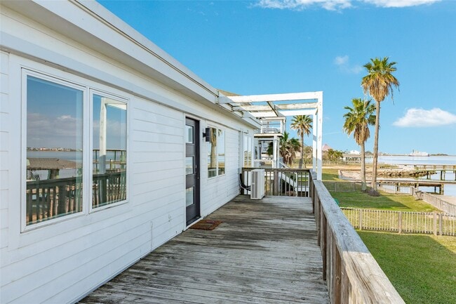 Building Photo - 7204 Avenue N 1/2 Rear