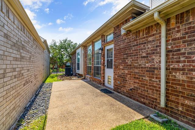 Building Photo - 8013 Springmoss Dr