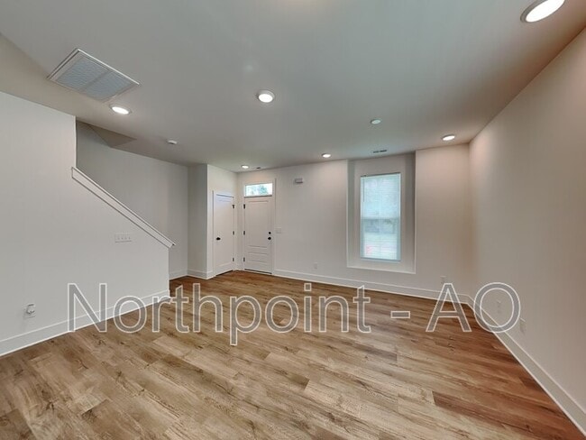 Building Photo - 513 Craven St