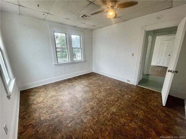 Building Photo - 1309 Bank St