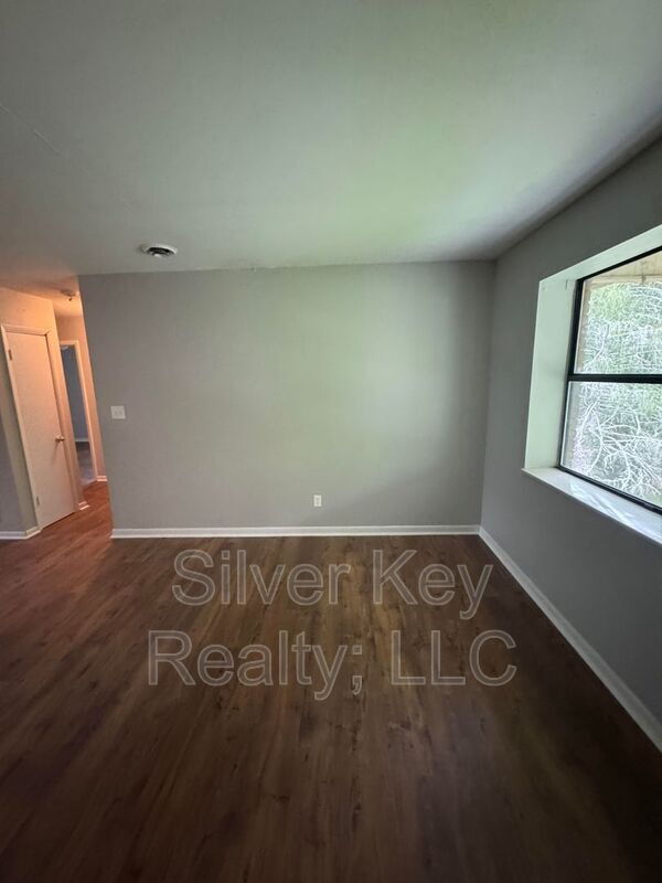 Building Photo - 1206 Knoxville Ave