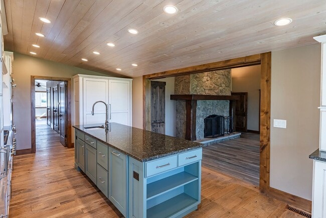 Building Photo - Ranch home in Kamas