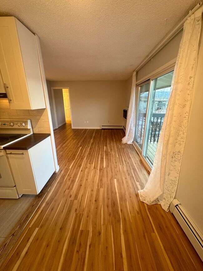 Building Photo - Cozy 1 Bedroom / 1 Bath Condo/DECEMBER MOVE IN SPECIAL