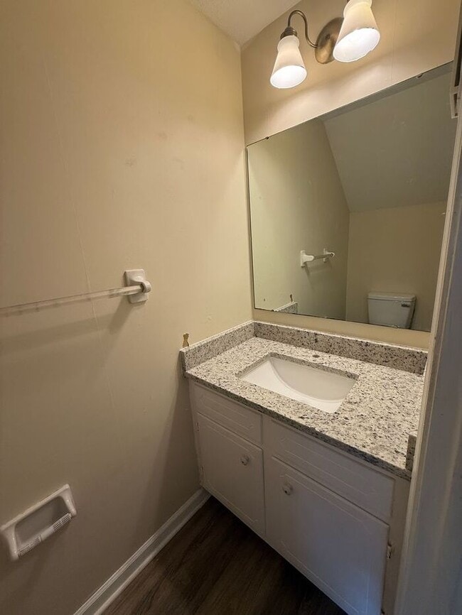 Building Photo - Two story duplex home! feels private like ...