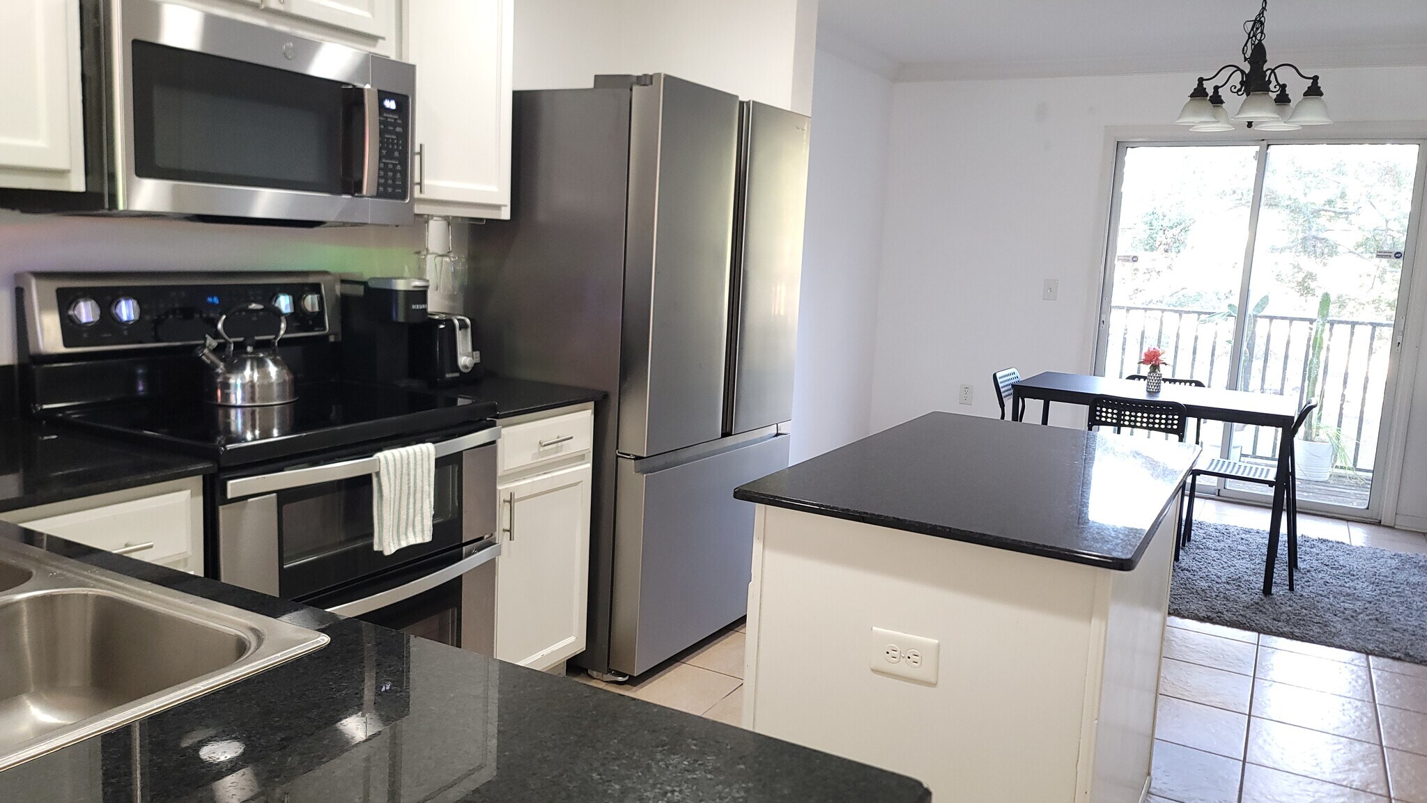 The kitchen also has an island for more prep space along with brand new stainless steel appliances! - 4408 Tuscan Loon Dr