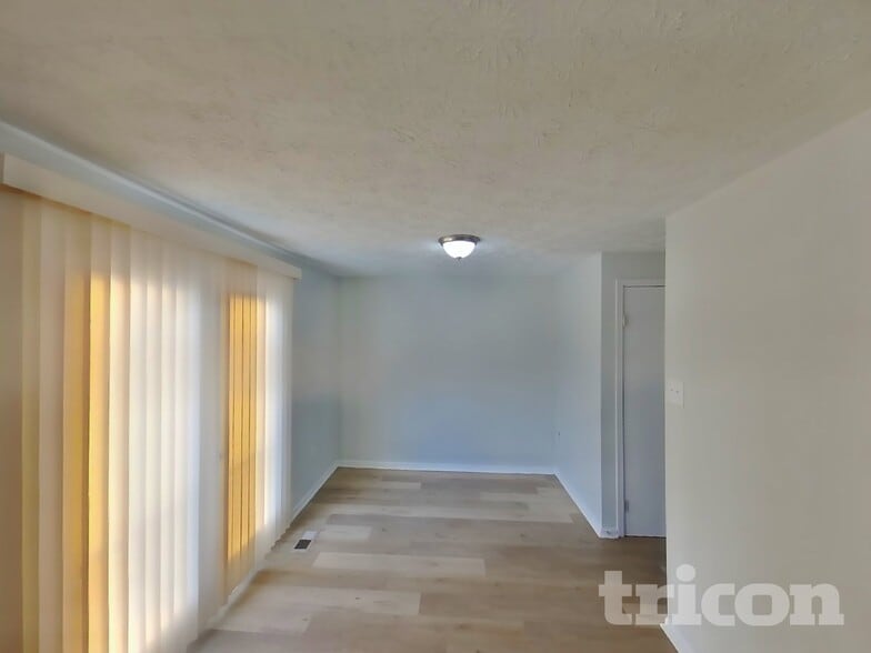 Building Photo - 35 Greenleaf Rd