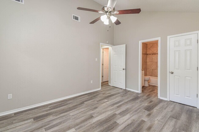 Building Photo - 13126 Townwood Dr