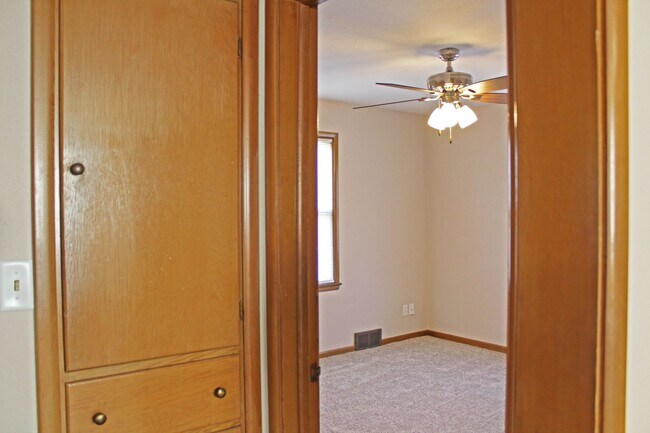 Building Photo - 2-Bedroom, 1-Bath House for Rent