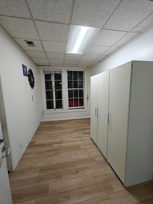 Building Photo - 733-739 Grant Ave / 30-40 Waverly Pl