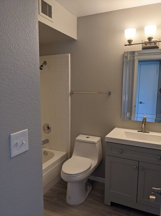 Building Photo - 7231 W Sierra St