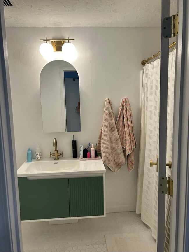 Building Photo - 15 Samuel Dr