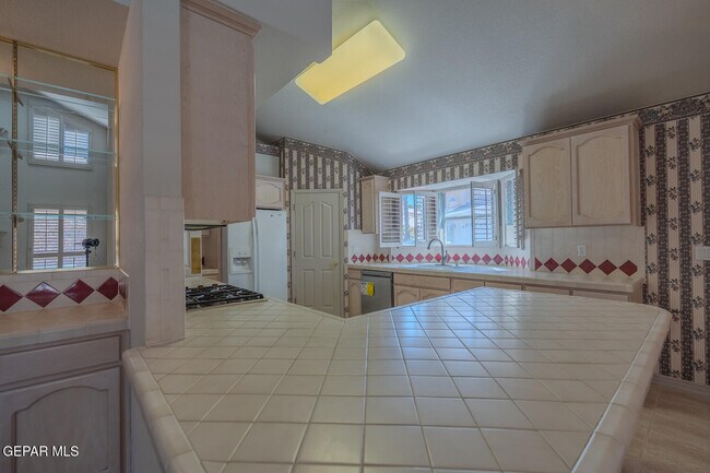 Building Photo - 2066 Paseo Del Prado Dr