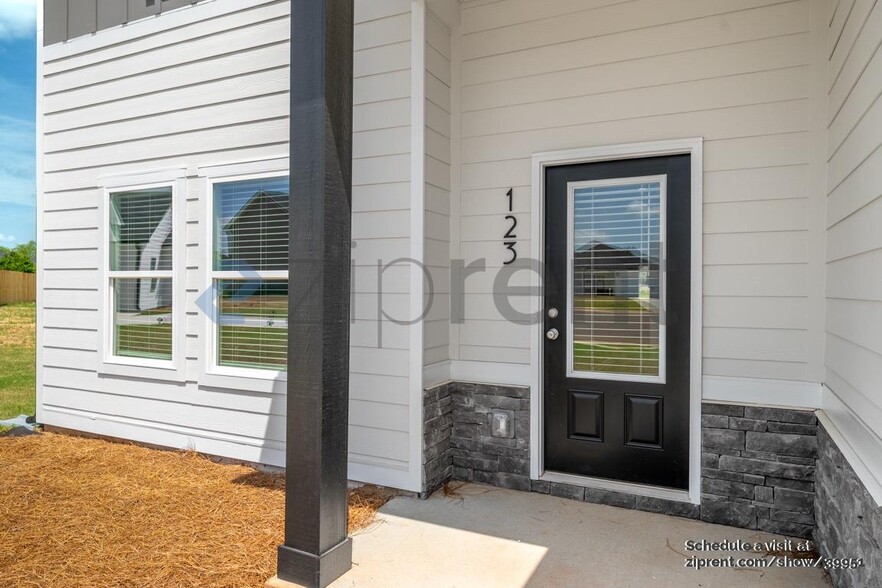 Building Photo - 123 Monroe Ct