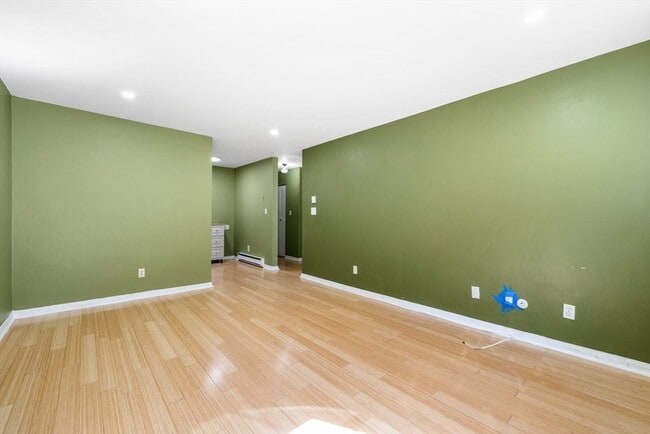 Building Photo - 116 Sycamore St