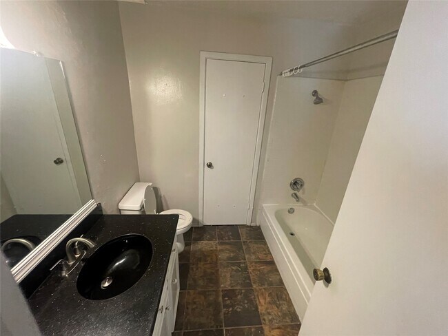 Building Photo - 4105 Vista Rd