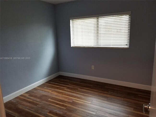 Building Photo - 949 NW 10th St