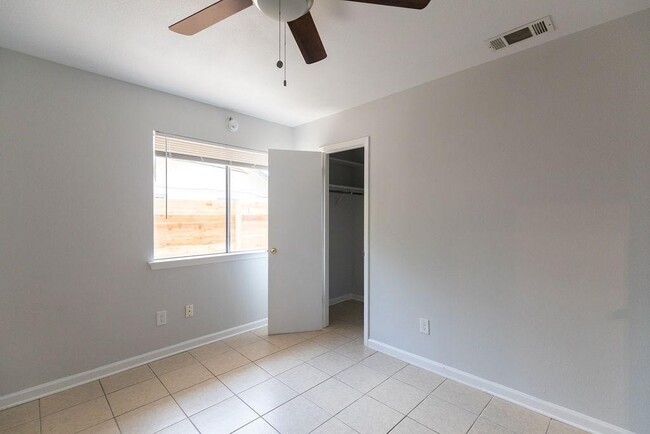 Building Photo - 203 Northcrest Cir