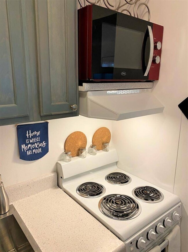 Building Photo - 714 Rosedale St