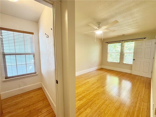 Building Photo - 120 N Washington Ave