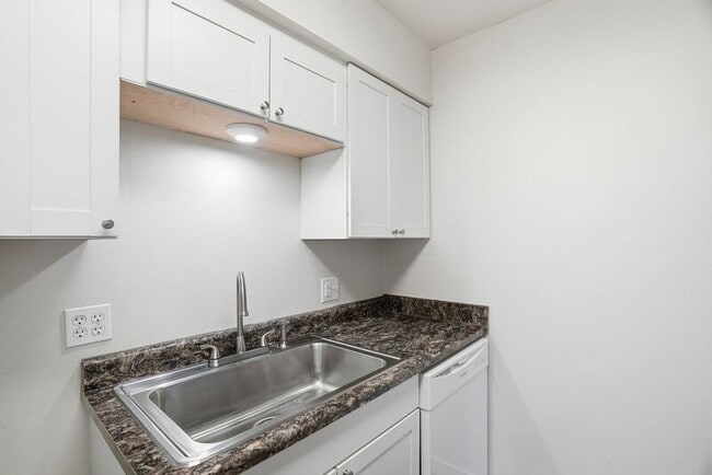 Building Photo - 3106 E 27th Ave